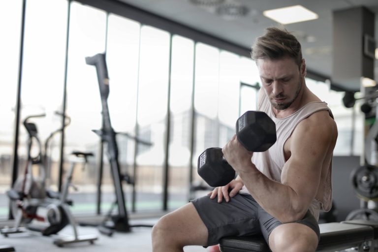 Ilustracja mechanizmu działania preparatu SARM CORE SARMS na receptory androgenowe